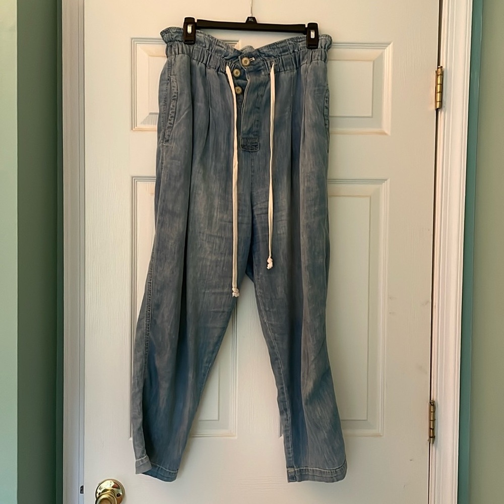 Free People Denim Elastic Waist Pull On Pants Size Medium EUC